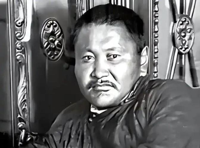 1935年，斯大林访问蒙古原本一切都很好，但没想到蒙古总理根登不仅动手打斯大林，