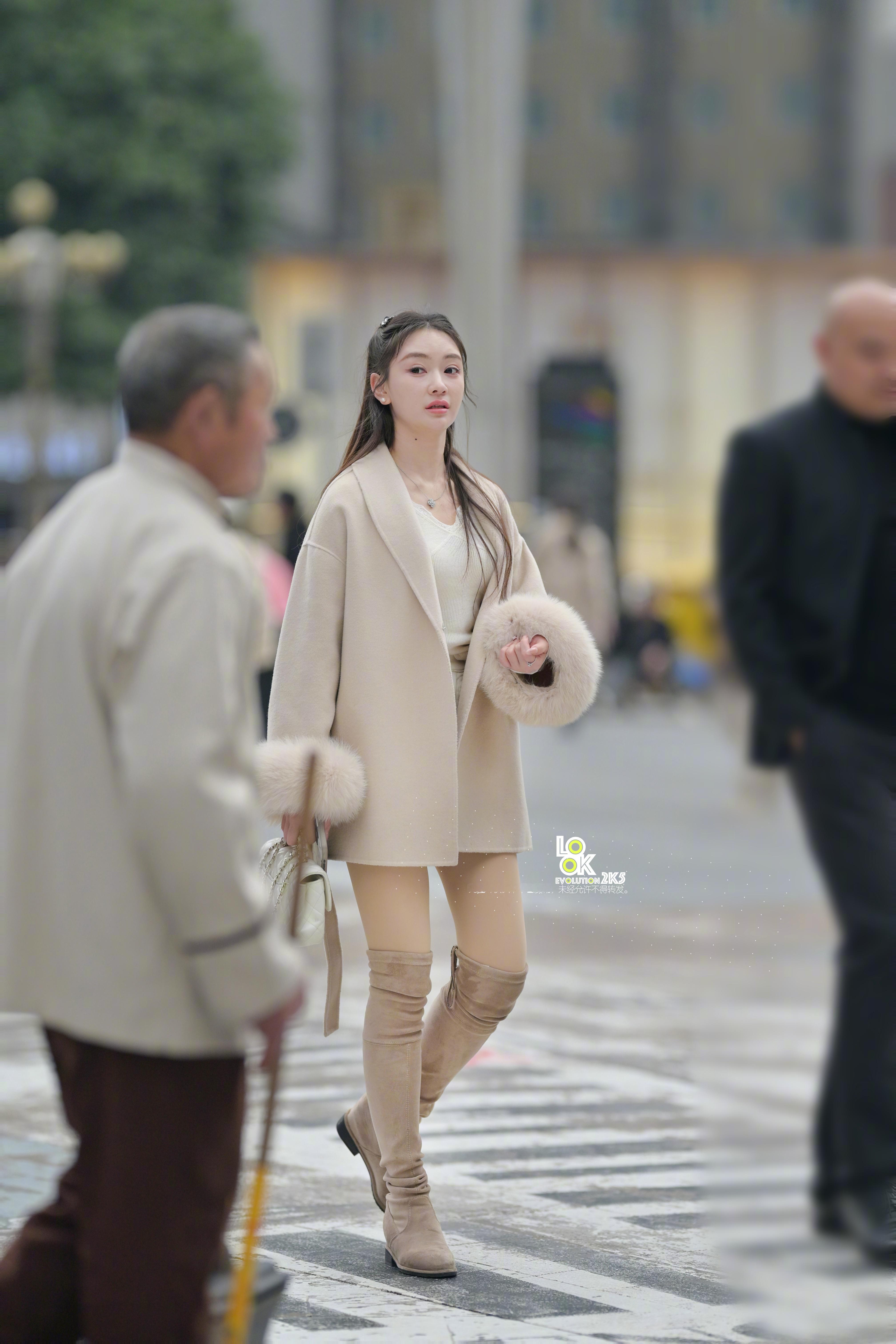 裸色系穿搭好看哈 