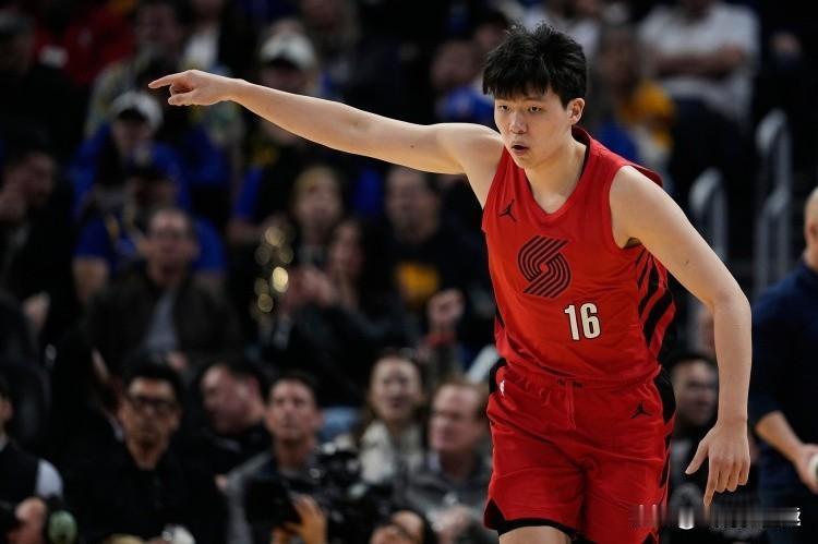 杨瀚森的第二场季前赛，21分钟的表演，13+4+4，常规轮换稳了吗？


NBA