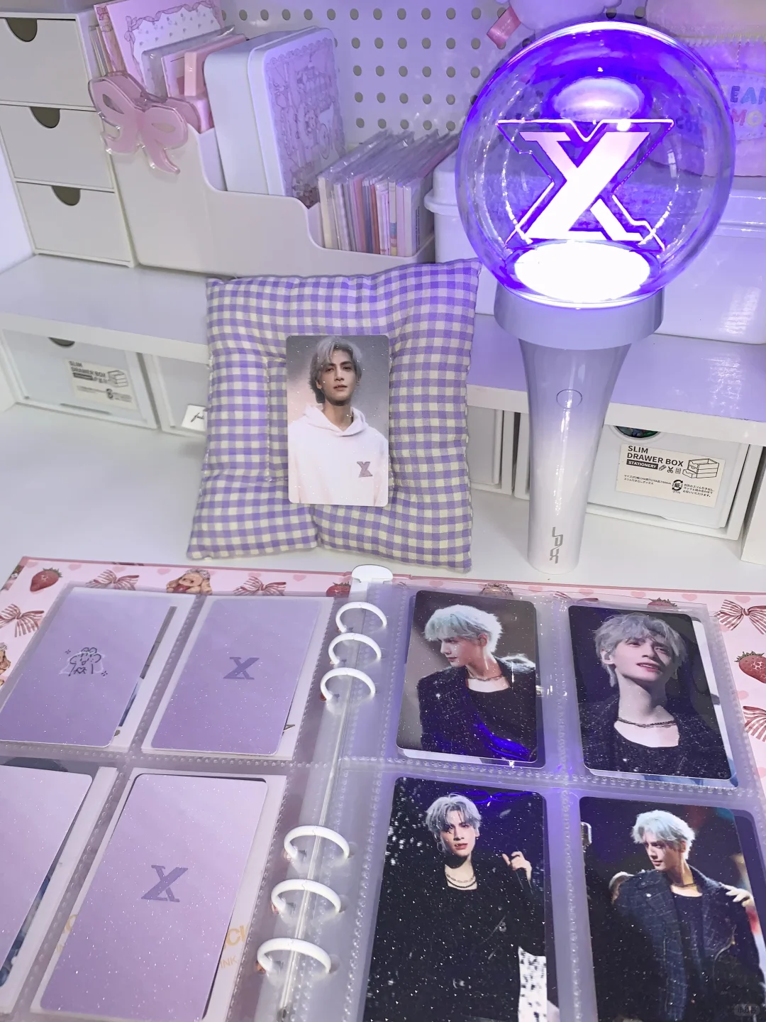 这张脸也太适合印小卡了💜