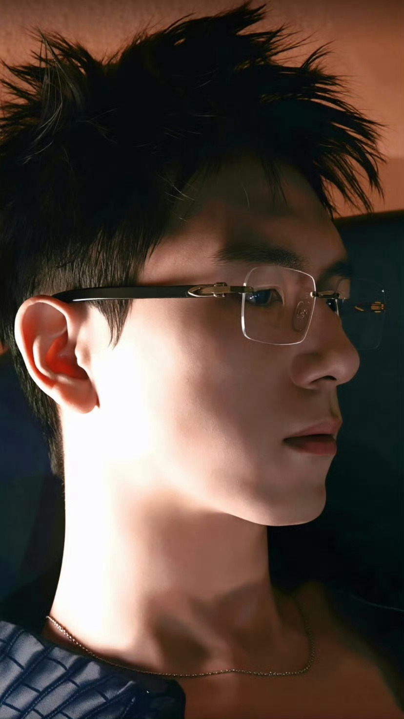 李现张婧仪雾里青4月底开机静候官宣更多剧组信息，期待李现孟弗渊