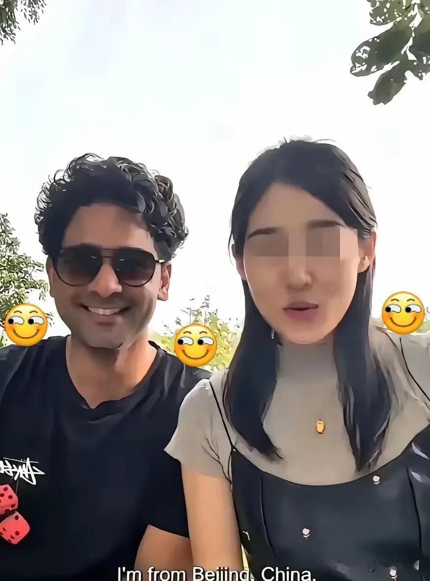 印度小伙儿和北京姑娘恋爱了，还高调晒娃。没想到被网友扒出，这名男子只将女方当作向