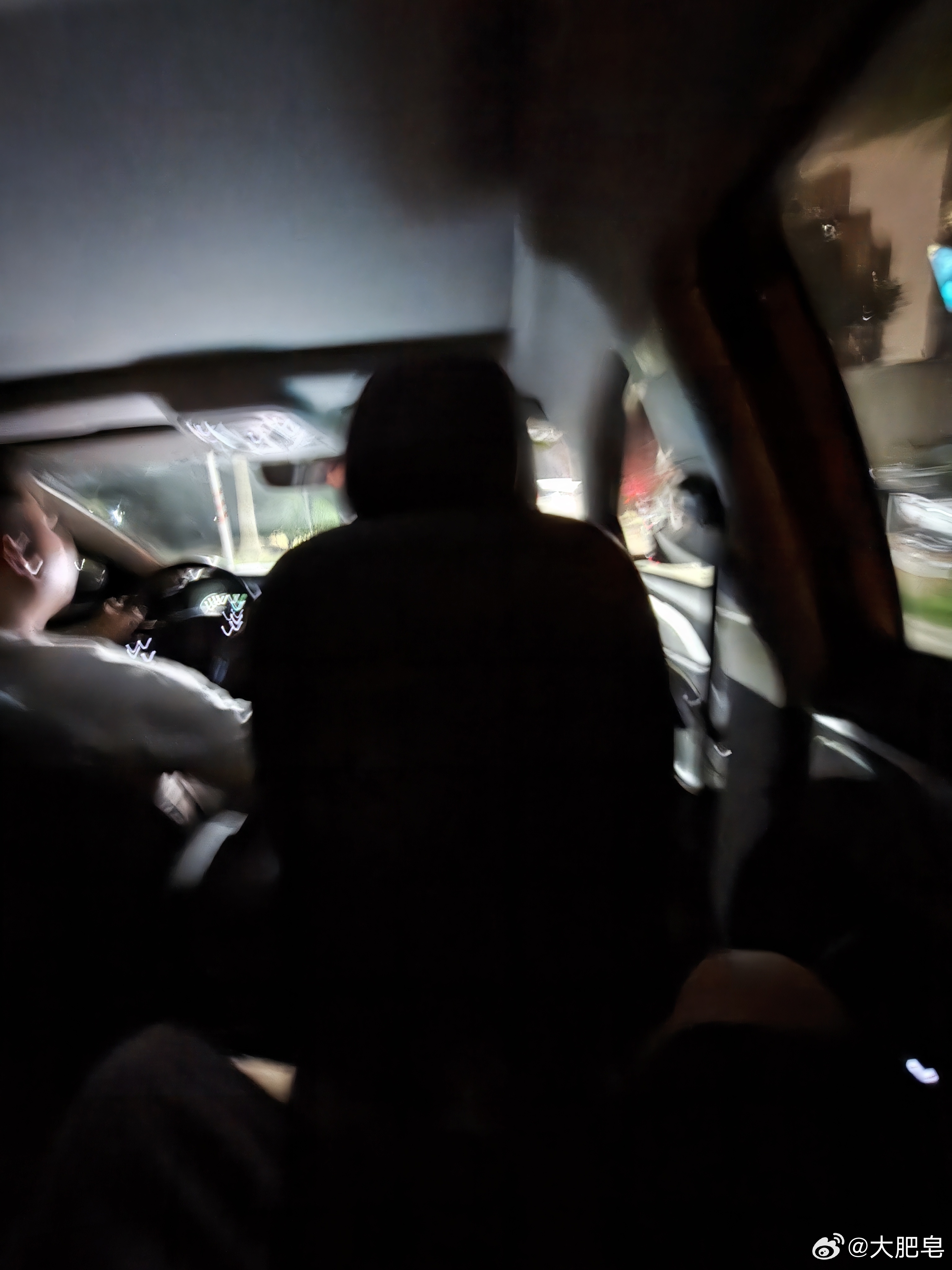 蔚来车主罚站 还好我今天打车，话说蔚来为什么APP会崩？ 