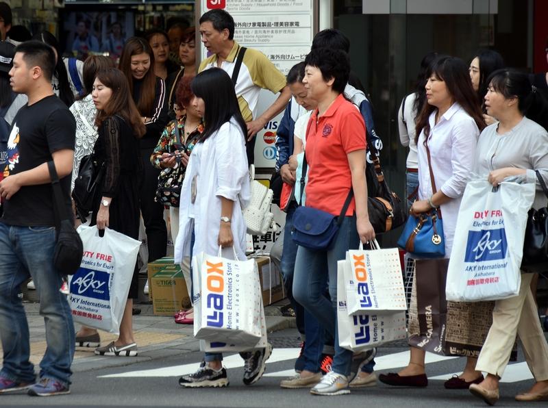 日媒：中国访日游客减少56% 日媒报道今年1至5月中国访日游客同比减少56%，这