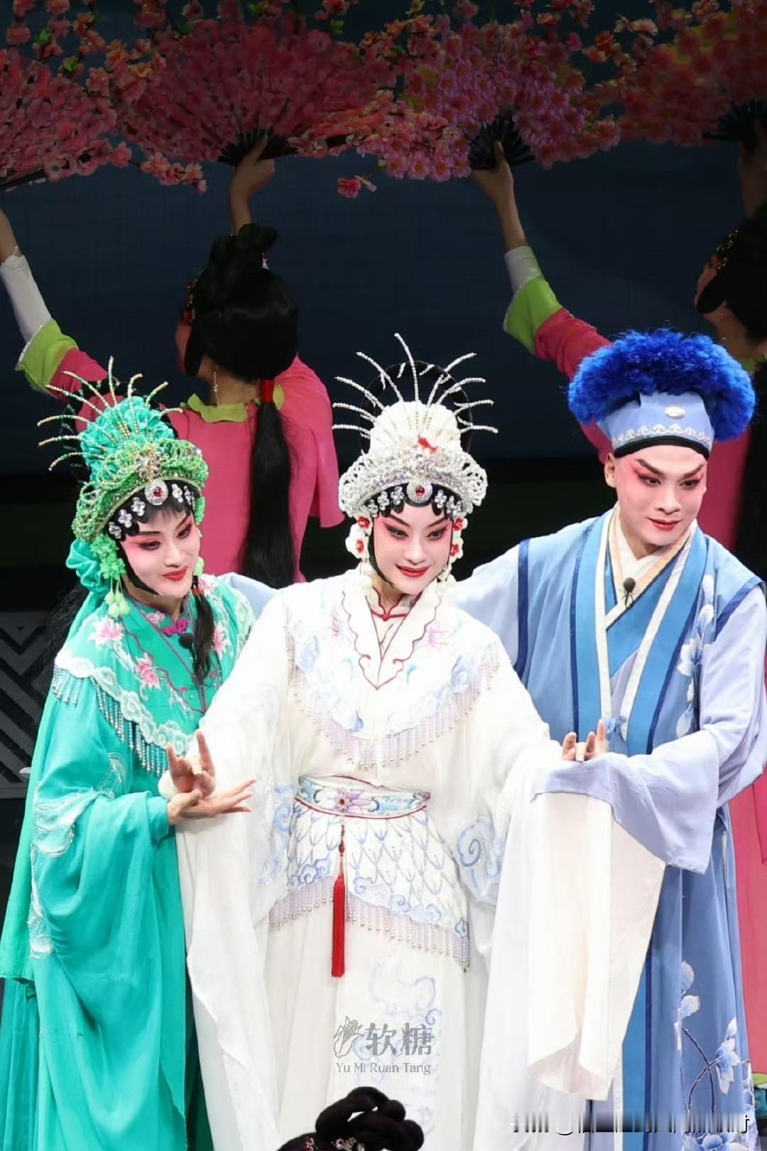 我朋友去上海看了陈丽俐梅花竞演，回来一直和我说太绝了！
我搜了一下婺剧的视频，惊