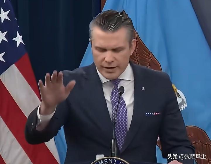 战争部长赫格赛斯:“日落时分，我在停机坪上遇到了一位名初级空军士兵，寒意正悄然笼