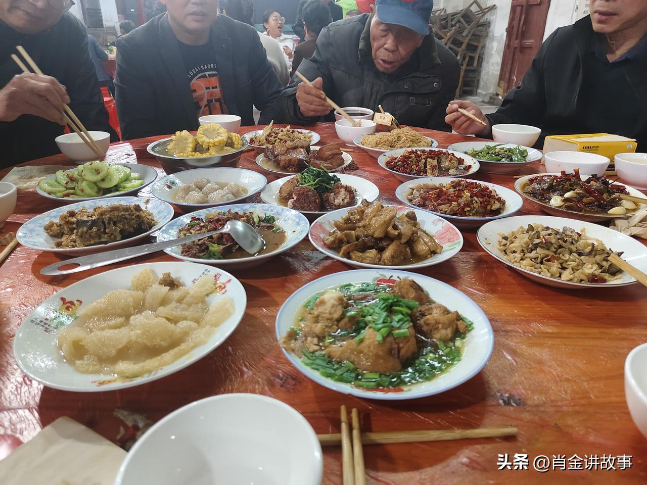 哎！跟你讲个好笑的！
在江西那边，待客有三句“口头禅”，外地人听了一定要有心理准