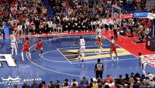 看着东契奇这么打球，我想问，独行侠的球迷到底酸不酸？
又是助攻？又是个人持球得分