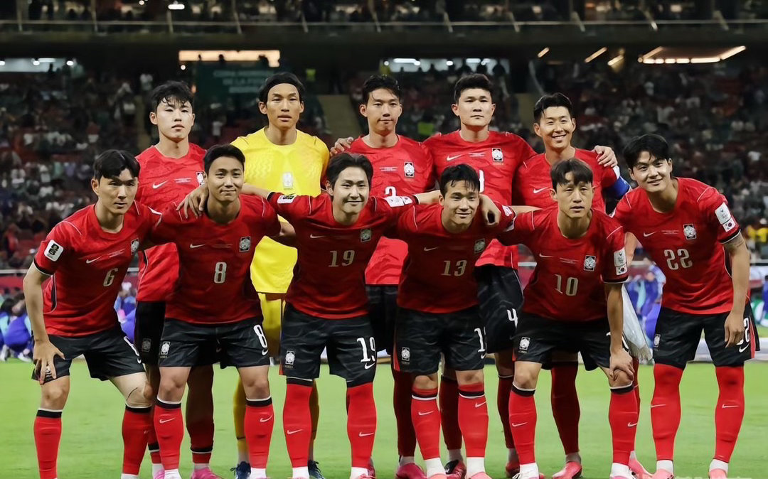 韩国队世界杯训练营上空现不明无人机孙兴慜还没登场，训练场先上演“谍影重重”。无人