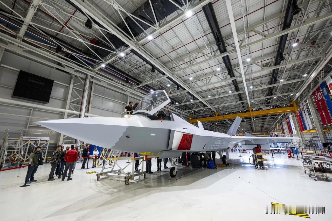 “可汗”最终逃不流产的结果。用F110发动机，被美国禁运了。
“可汗”能用的发动