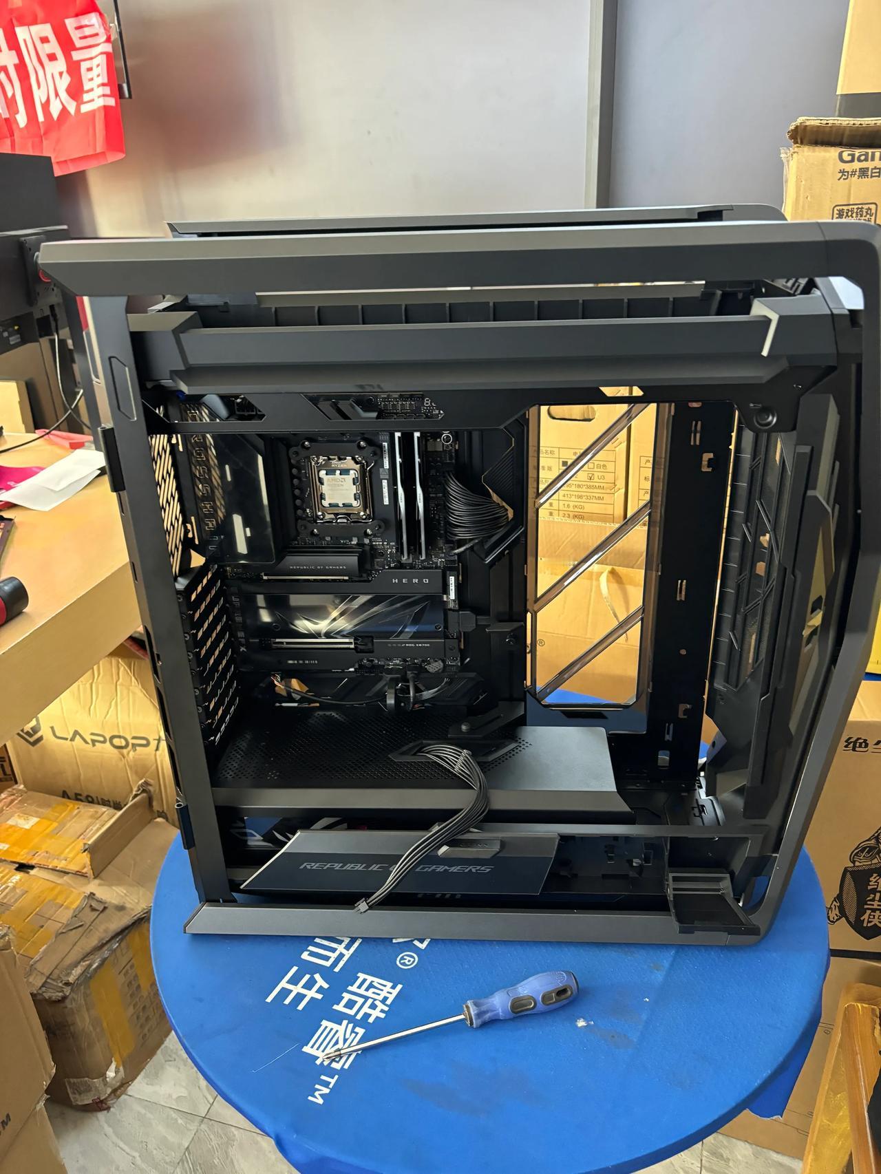 到底是什么人买5090D[我想静静]
要么富二代，要么网吧老板
这台就是公子哥的