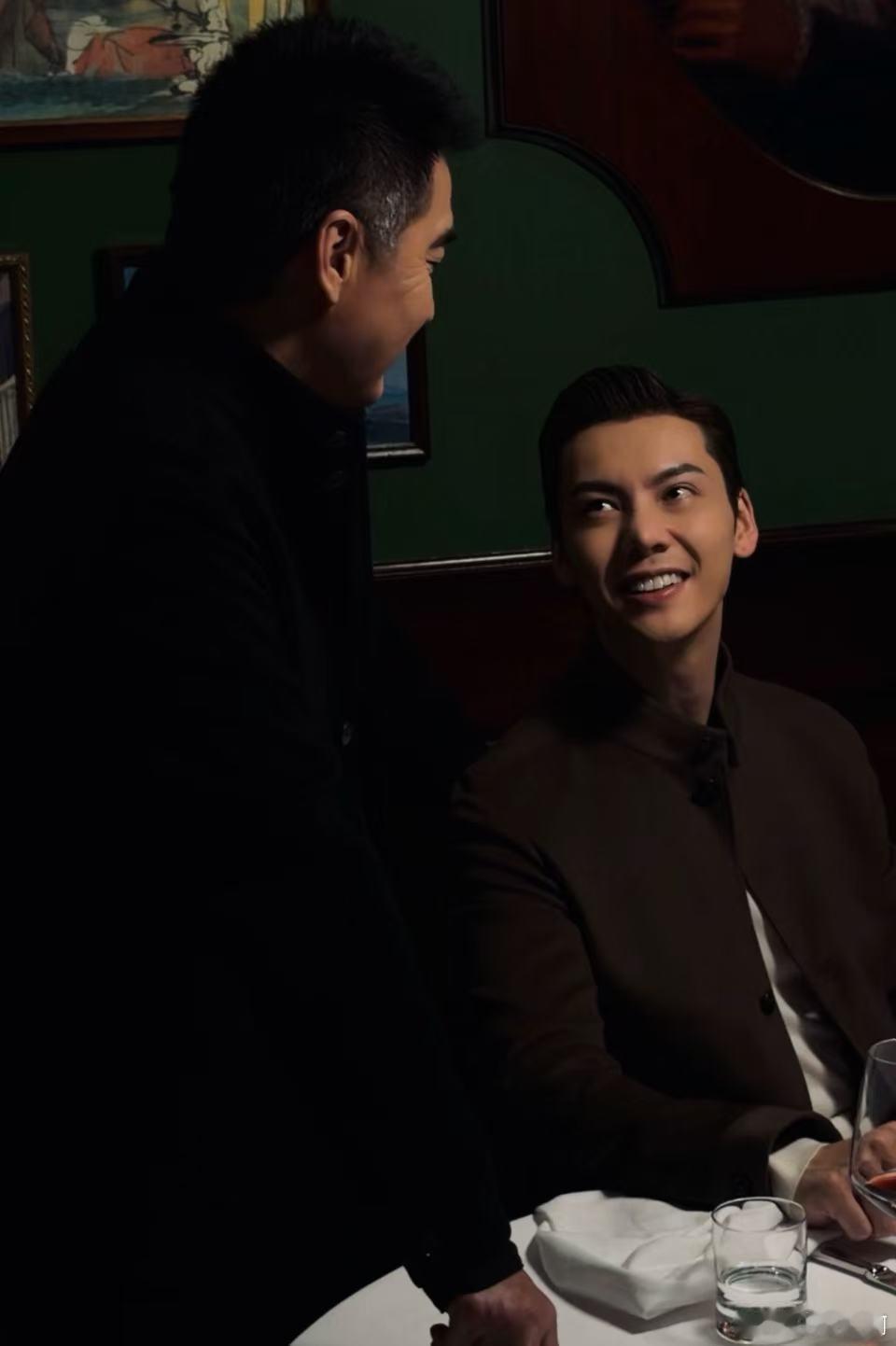 陈伟霆在拍许我耀眼续集吗 米兰惊喜偶遇陈伟霆！他静坐的画面满是故事感，像极了沈皓