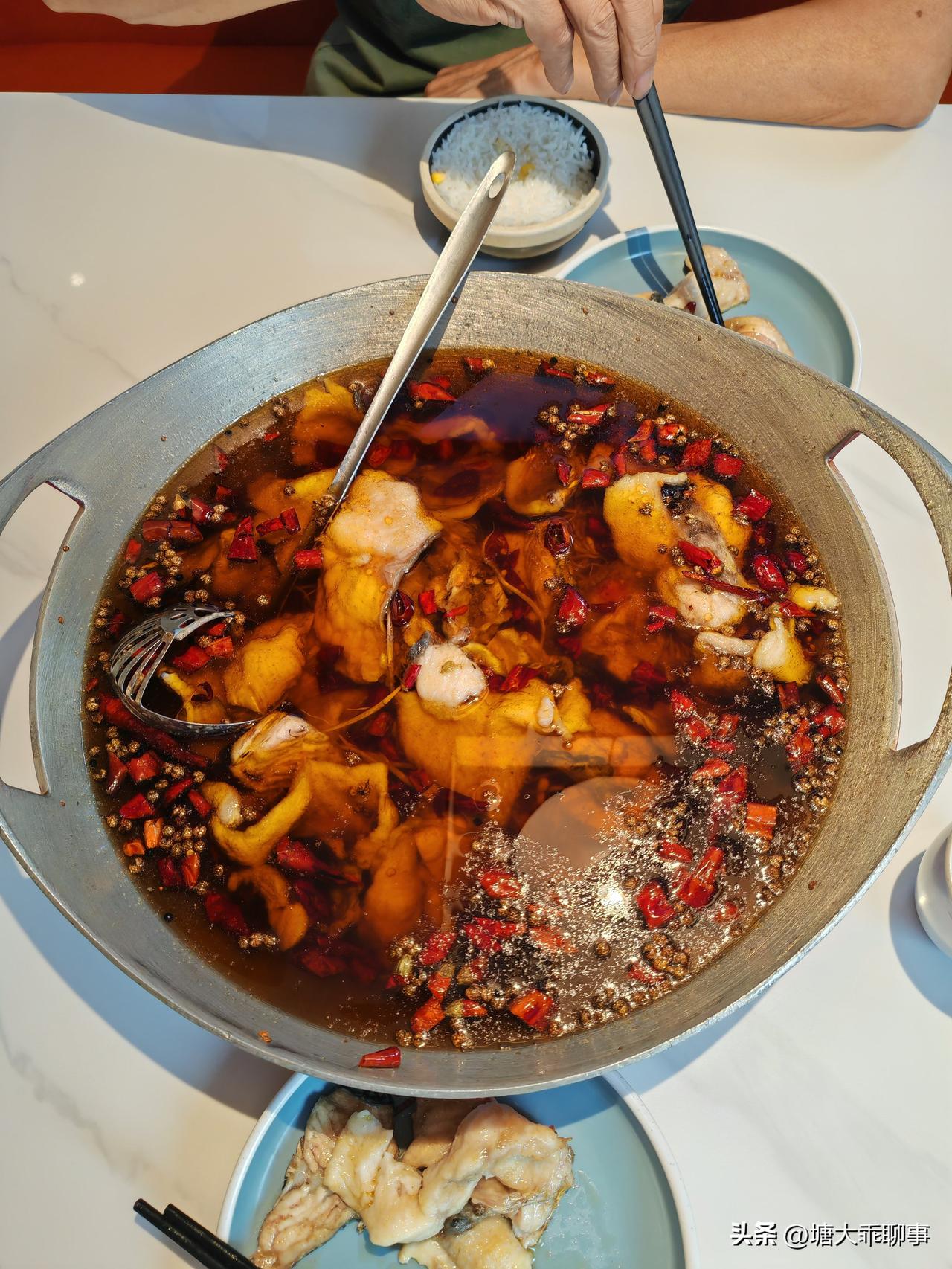 昨天的午饭
家旁边餐厅
存1000元送128元
外加一份水煮鱼
商家算法精明
知