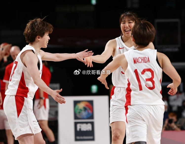 和中国女篮一样，日本女篮在巴黎奥运舞台品尝到的滋味也是苦涩的。身处“死亡之组”的