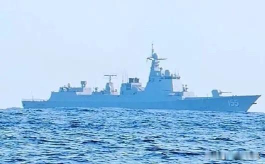 155南京舰警告台机，请保持安全距离，台媒抱怨语气冷硬不够温柔！

最近，155