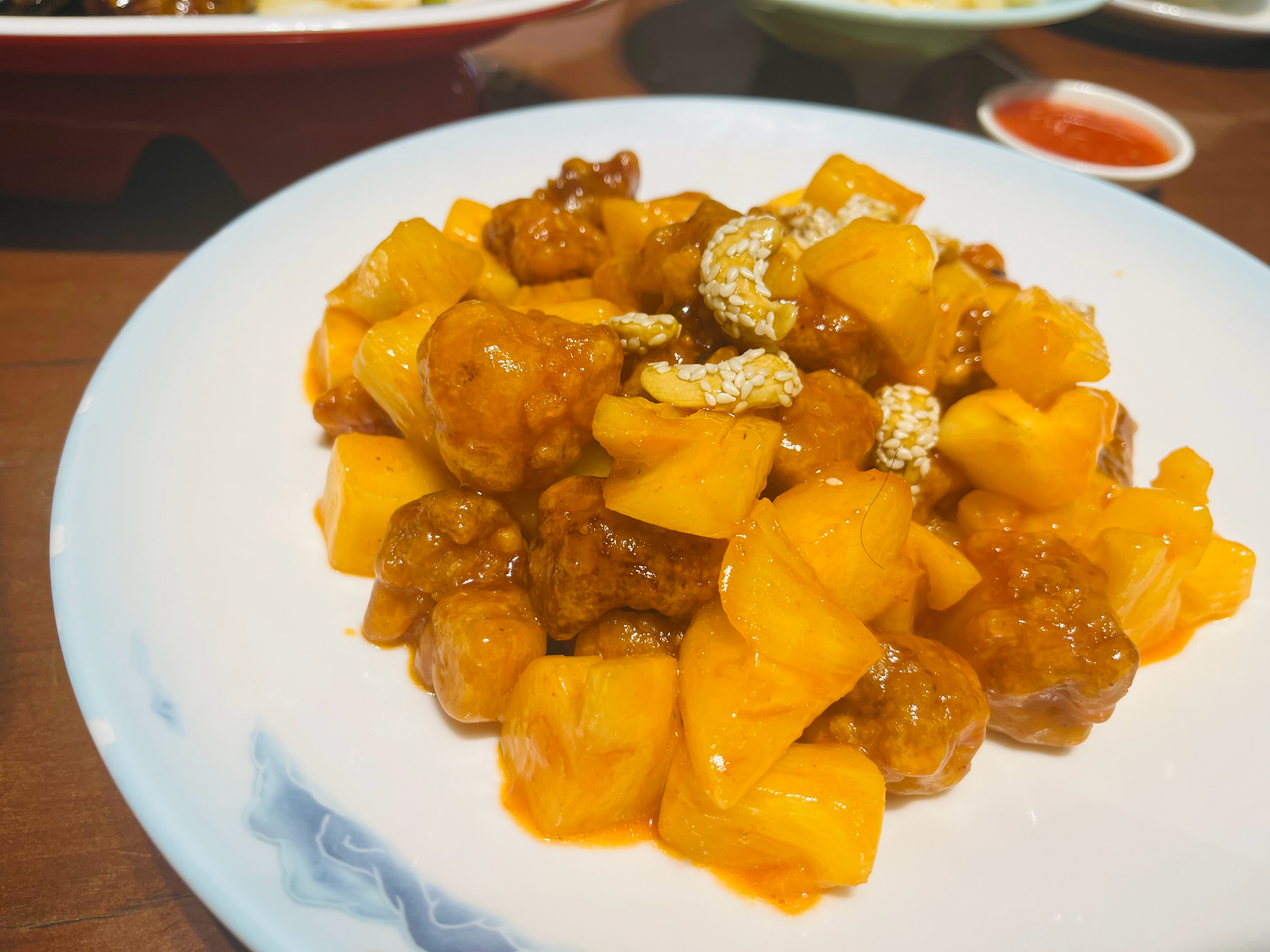 本来是喜迎联赛连胜的正常小聚。不曾想，用餐结束，在隔壁桌偶遇中学班主任，十年未见