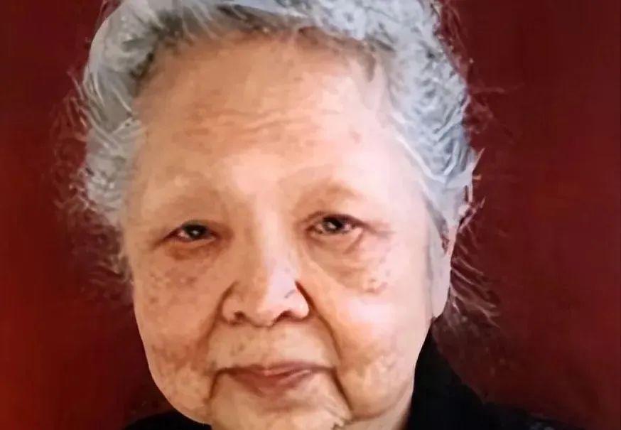 1957年，美国海关私吞了中国女人行李箱里面的6800美金，她却开心地笑了。殊不