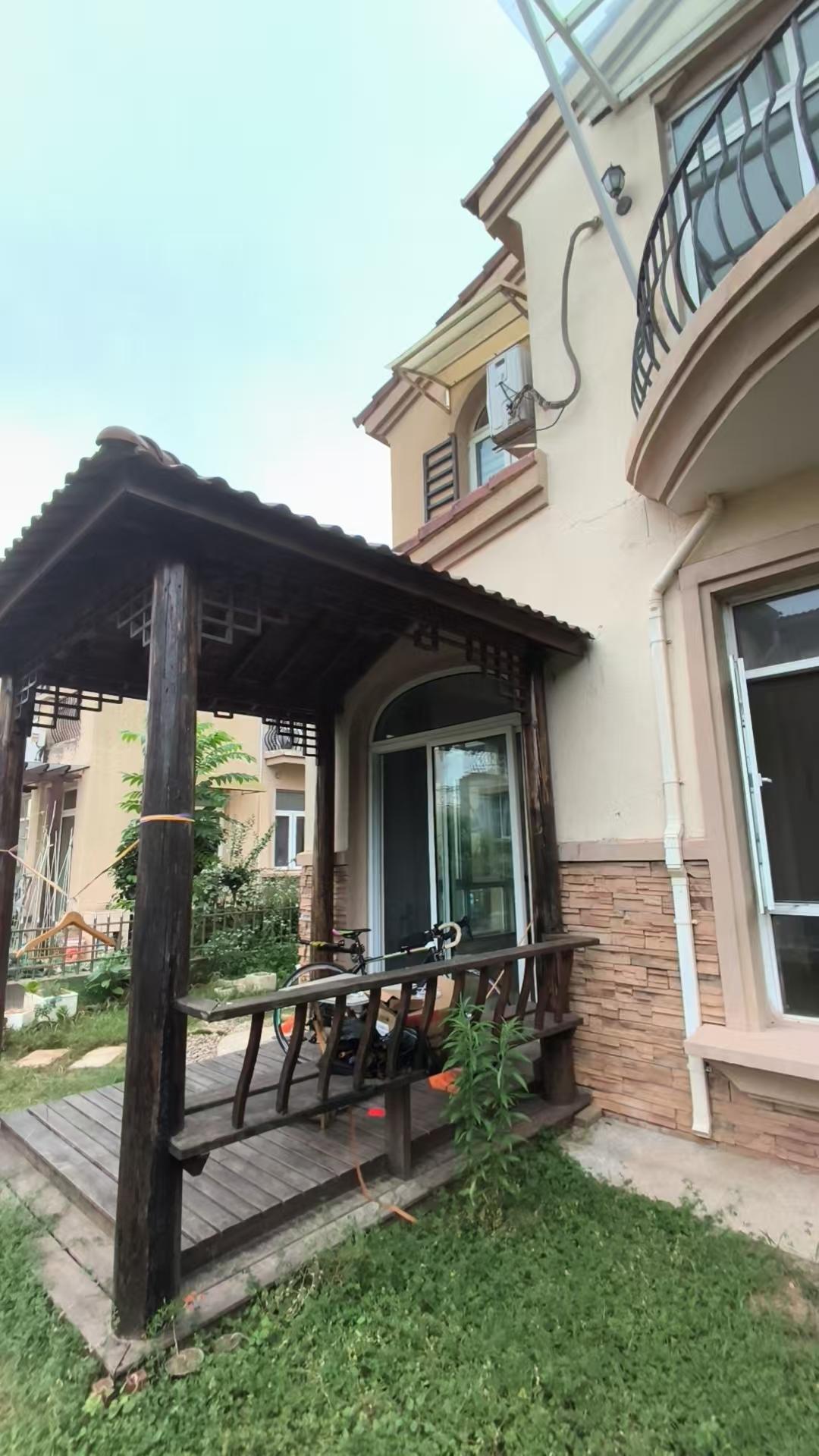 在探寻人工智能这个人与AI的全新序章里，大家都盯着AI带来的耀眼成果，却忽略了背