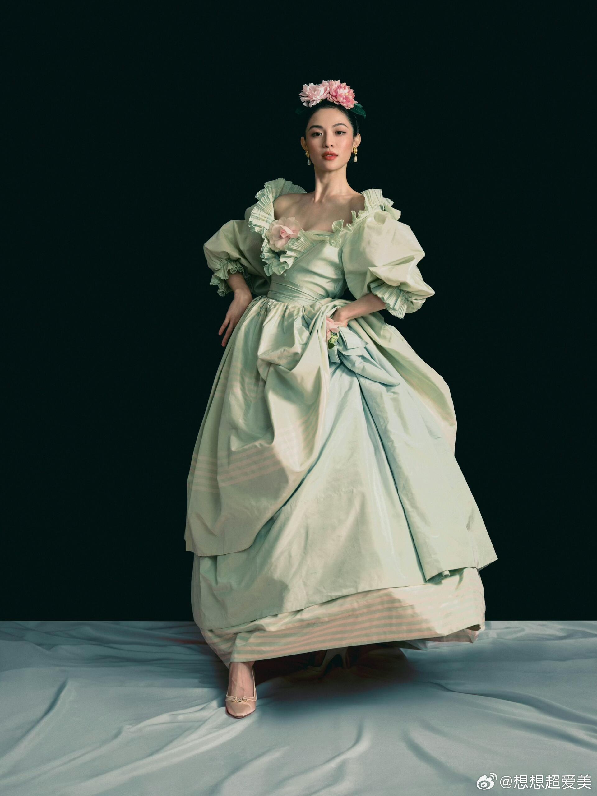 钟楚曦VOGUE红毯造型，太迷人了🌸钟楚曦穿了1987年的古董高定- ​​​