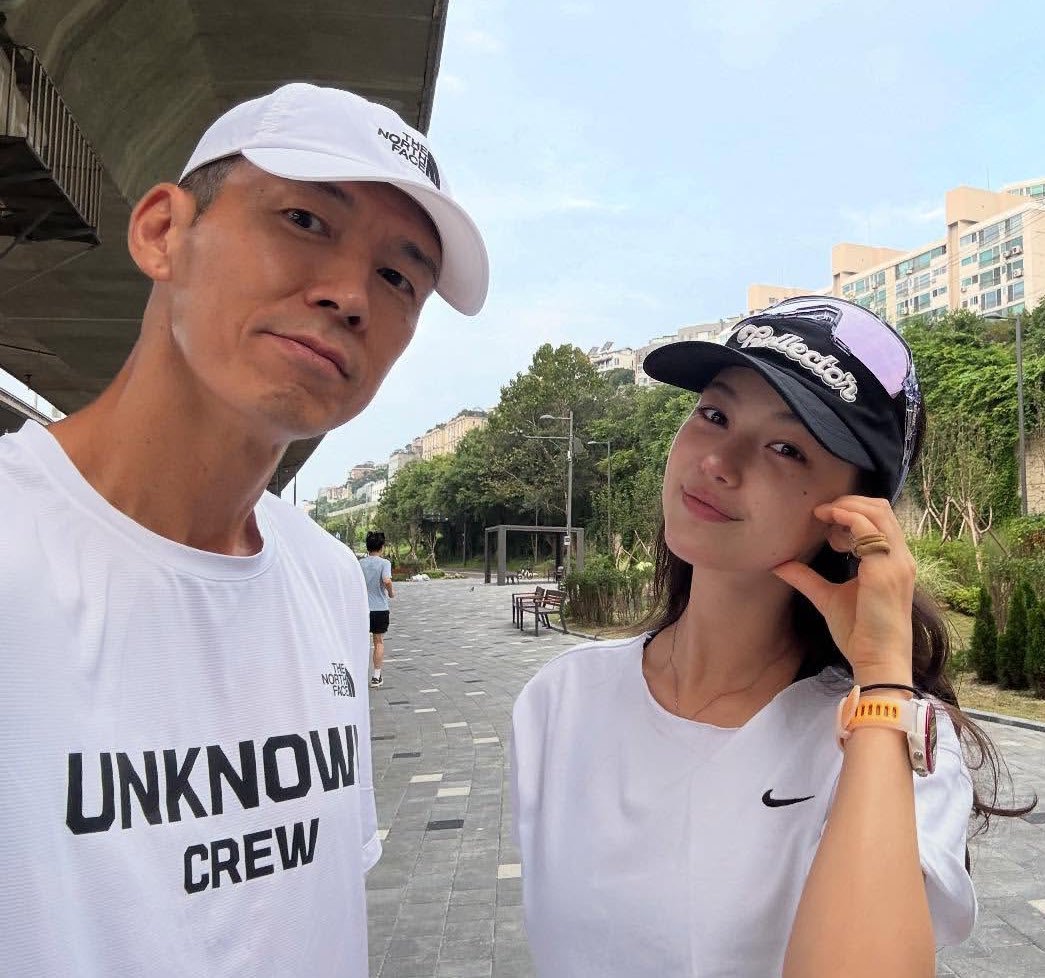 8月18日清晨跑步。Danielle轻松地完成了 45 分钟的准备工作。看着 H