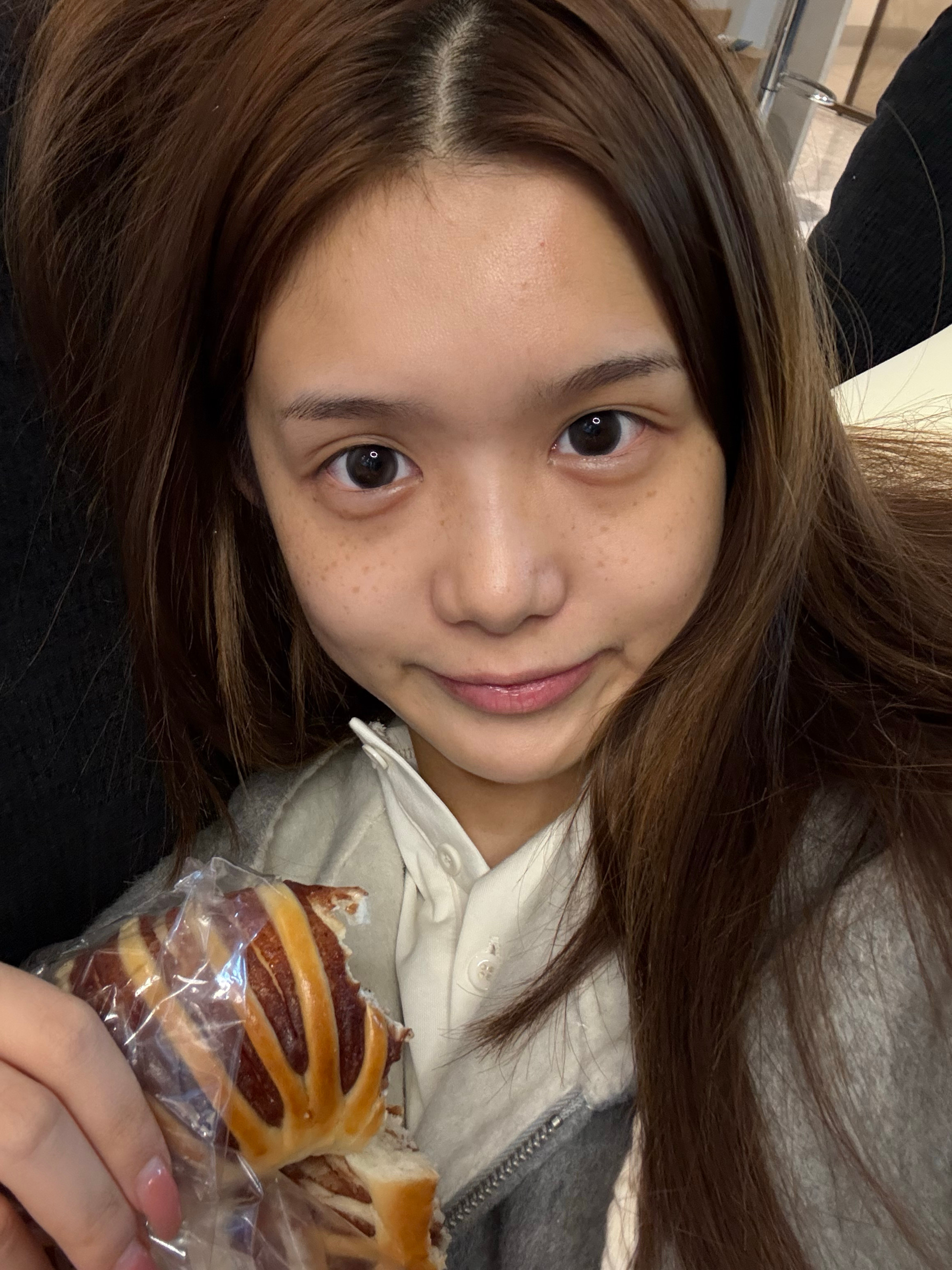 其实有时候觉得这种自然款的👀也挺好看的 完全没有网感了 