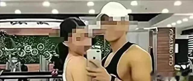 女子在车上出轨健身教练，现场不堪入目。女的喊不要发朋友圈！一件令人震惊的出轨事件