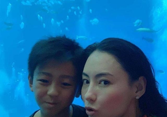 张柏芝拒绝儿子母亲节礼物张柏芝在节目中透露拒绝儿子的母亲节实物礼物，直言“儿子存