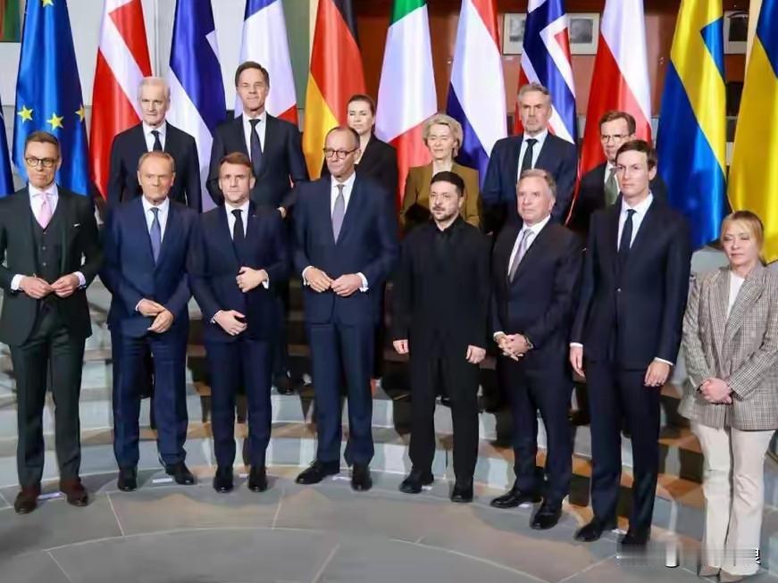 这伙人又研究出一方案！
组织多国部队！
向乌克兰出兵！

看来
这伙人对俄罗斯