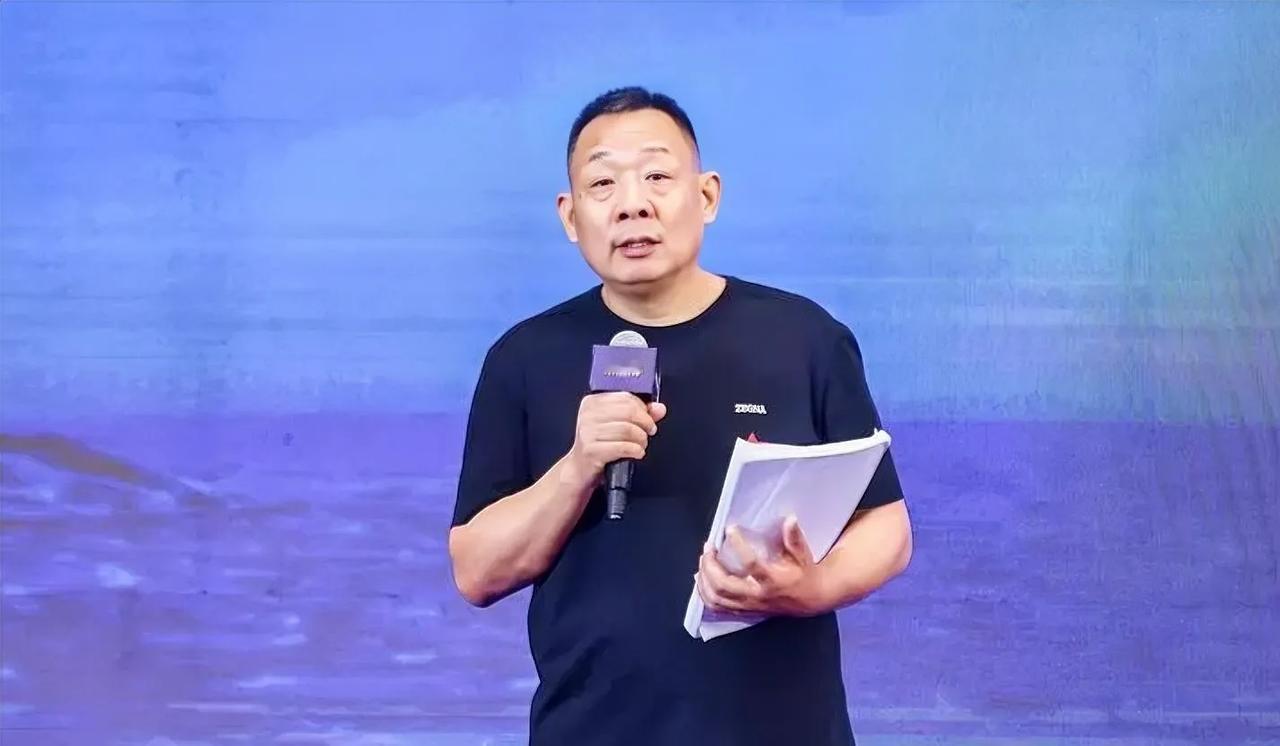 “于东来这句话扎心了，月薪1800，你老板还敢提要求吗？”
于东来：员工工资18