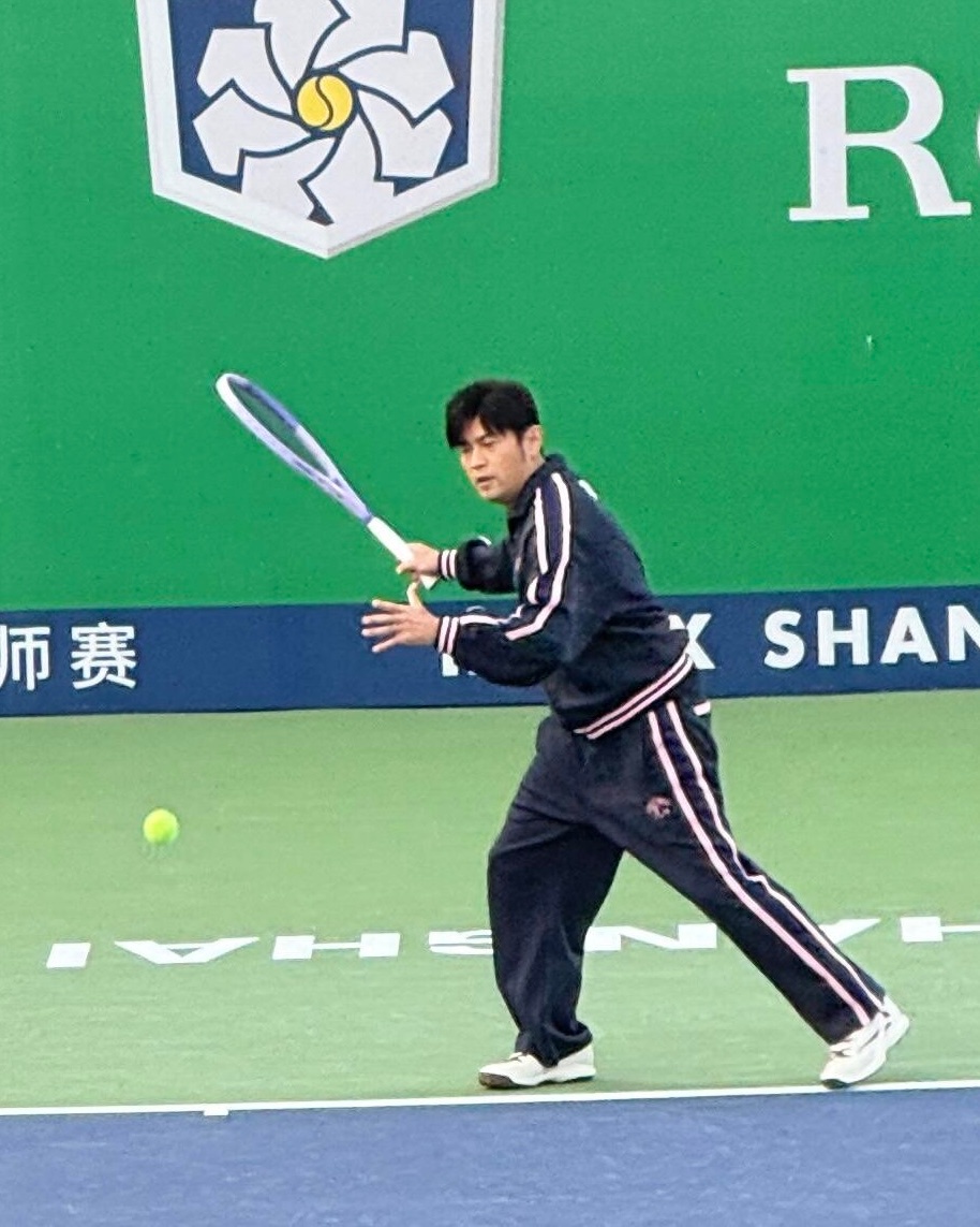 [doge][捂嘴哭]谁懂 好萌的一只打网球小伦🎾 ​​​