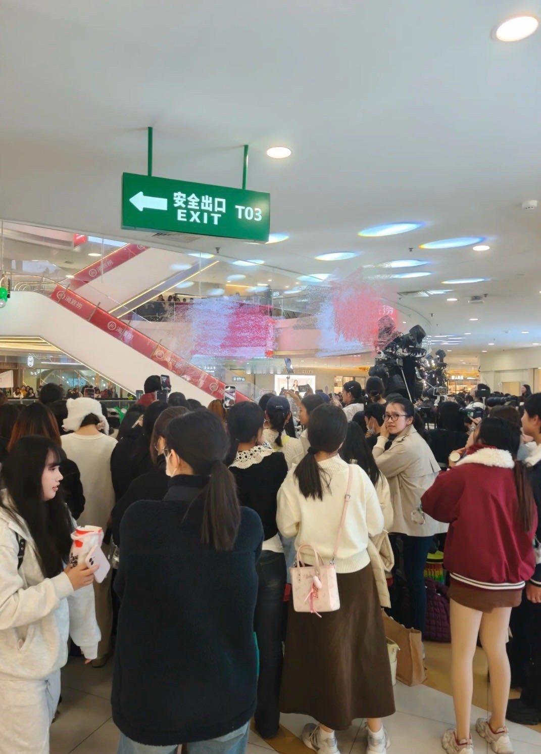 侯明昊去哪了 人人从从中寻找侯明昊，这大概就是人气的最好证明！虽然没看到，但知道