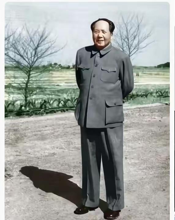 毛主席为何一生不穿西装？一套中山装，穿出中国最强气场
 
很多人都发现一个细节：