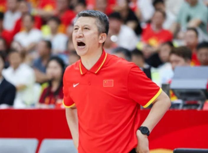 漫长集训未见成效，郭士强执教能力引发球迷热议
 
随着中国男篮热身赛不敌乌拉圭，