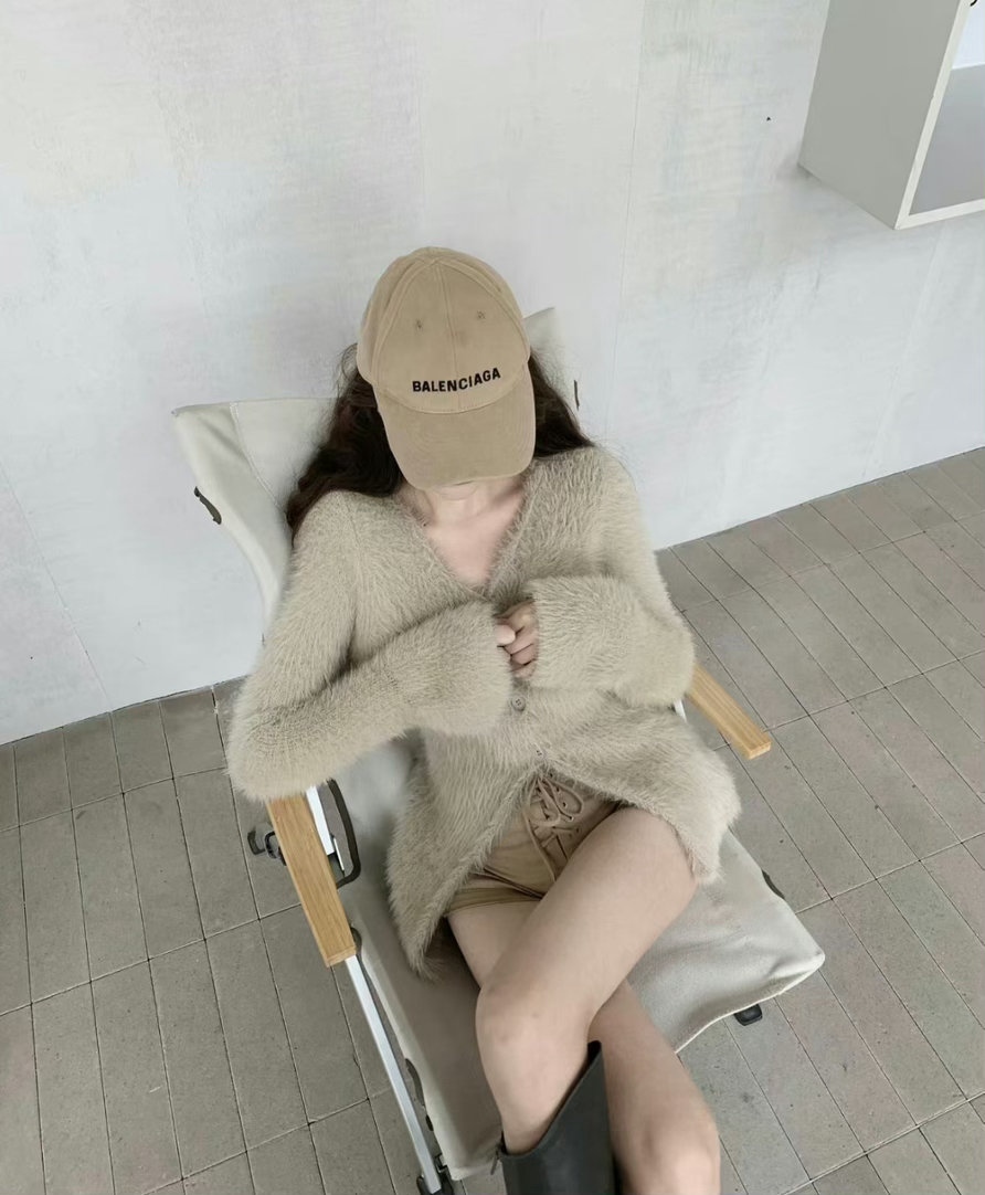 生活如果不宠你，更要自己善待自己。这一生，风雨兼程，就是为了遇见最好的自己。  