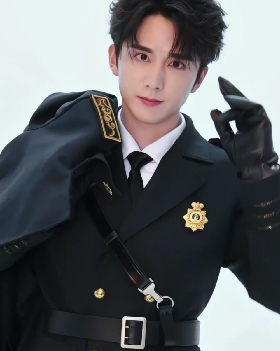 张新成和丁禹兮主演的《南部档案》官宣发布新物料大片啦！两位优秀演员的合作令人期待