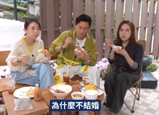 黄宗泽参加节目，主持人问他为什么不结婚，黄宗泽解释说自己一出生就是单亲家庭，爸爸