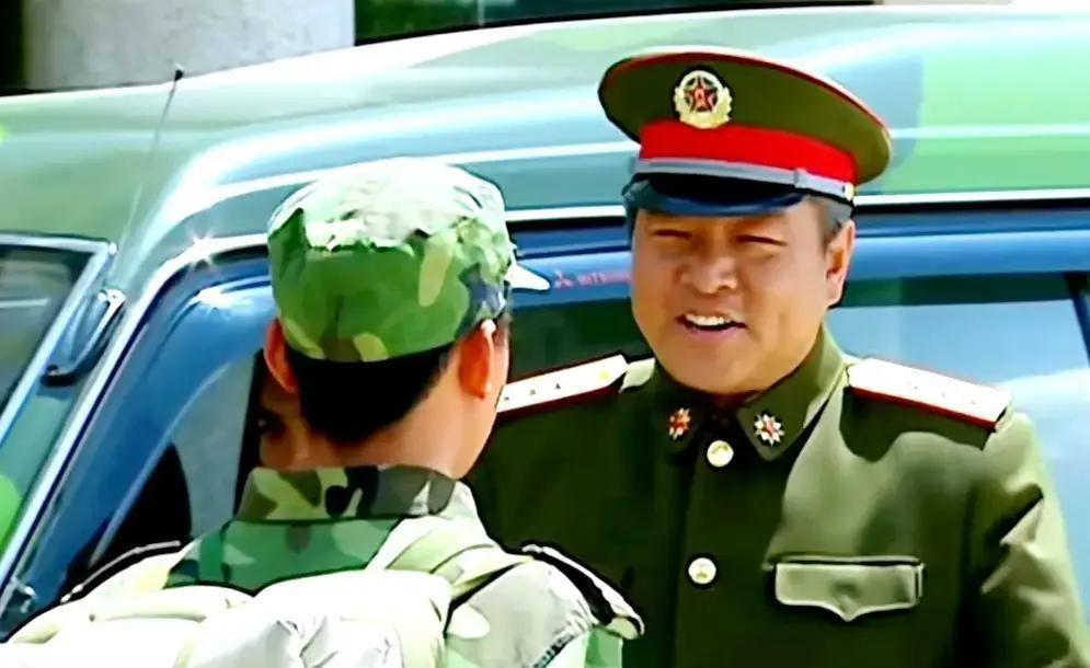 《士兵突击》里团长的猎豹黑金刚，厂家去年破产了。
 
你记得高城坐在那辆黑色越野