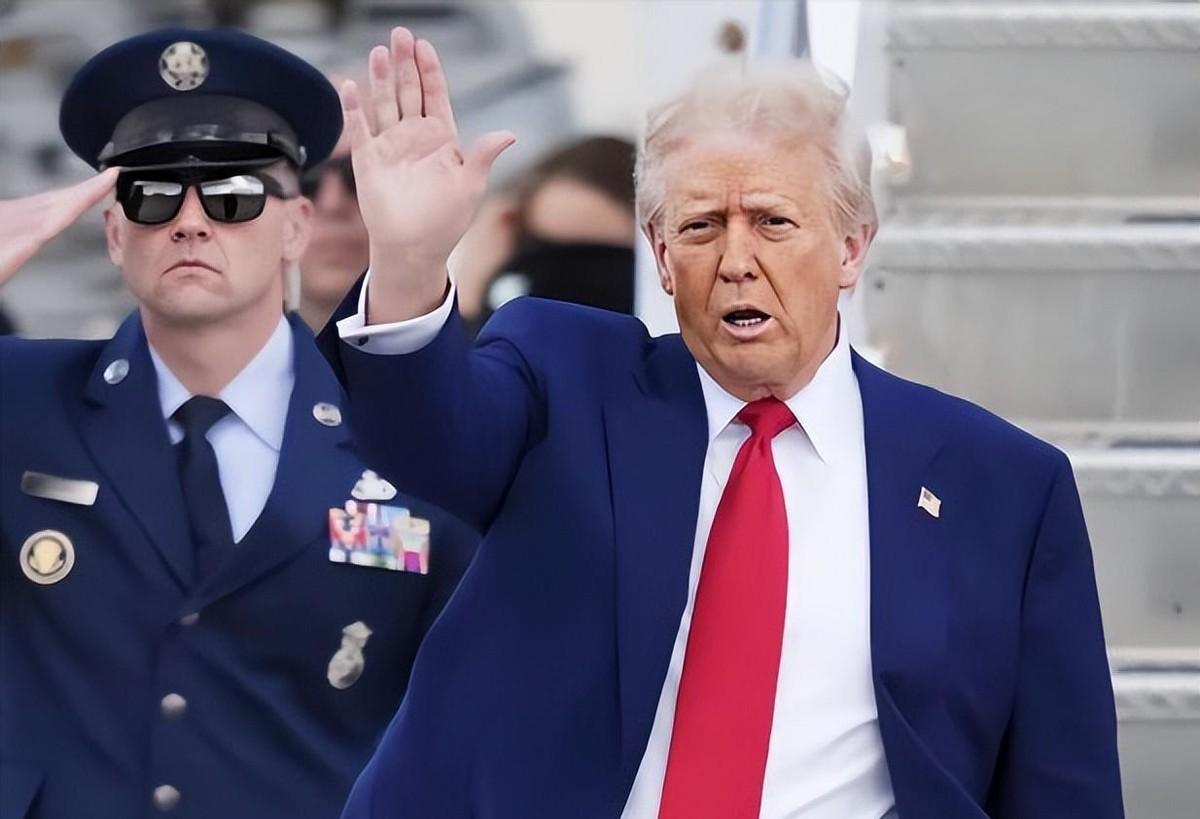 特朗普彻底懵了，他做梦都没想到，自己惦记着丹麦的格林兰岛，而丹麦人却惦记着美国加