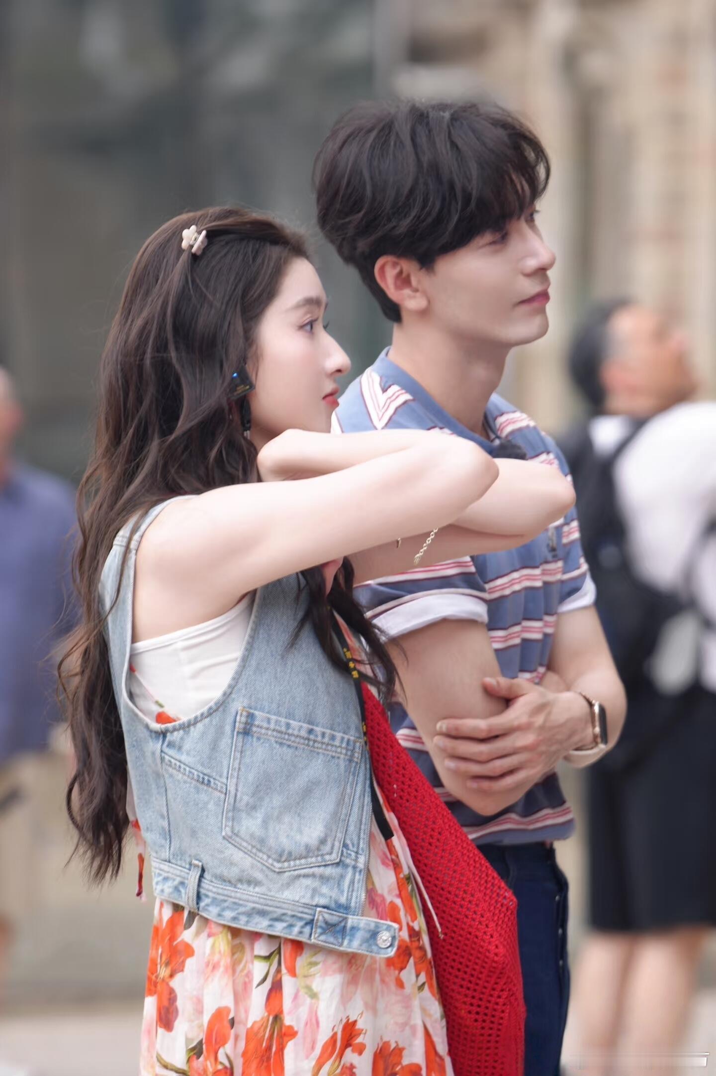 陈星旭王玉雯红毯全是看点 家人们谁懂啊！陈星旭和王玉雯这对老友一踏上红毯，就像打