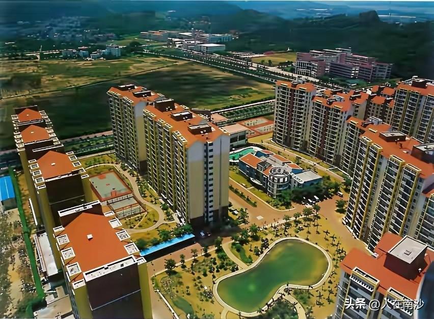 南沙老照片，当时南沙的标杆性楼盘，那个时候这个板块还没啥楼盘的，作为员工的宿舍需