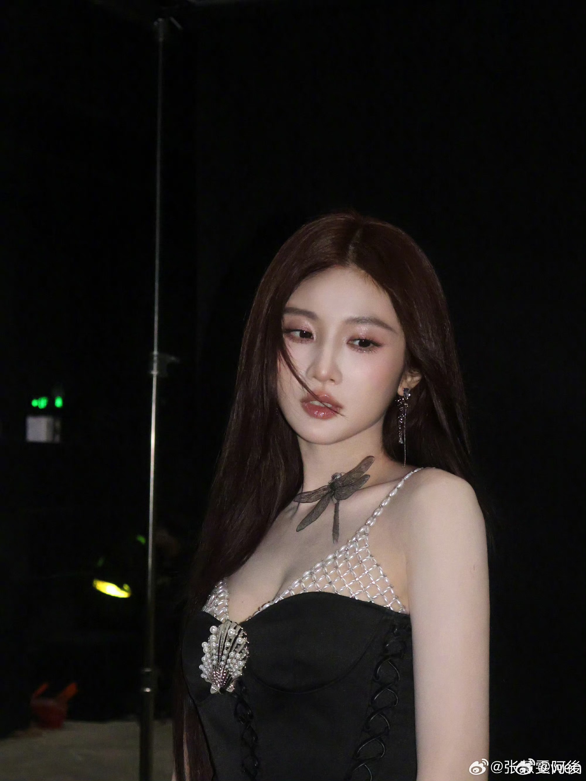 张慧雯哭了 张慧雯堪称舞台宝藏女孩，凭借超强感染力完成表演，眼含热泪的瞬间饱含真