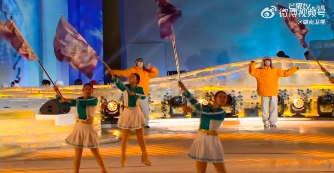 芒果晚会开场秀人挤人长春冰雪之夜直播长春冰雪之夜 长春冰雪之夜直播开场太燃！南北