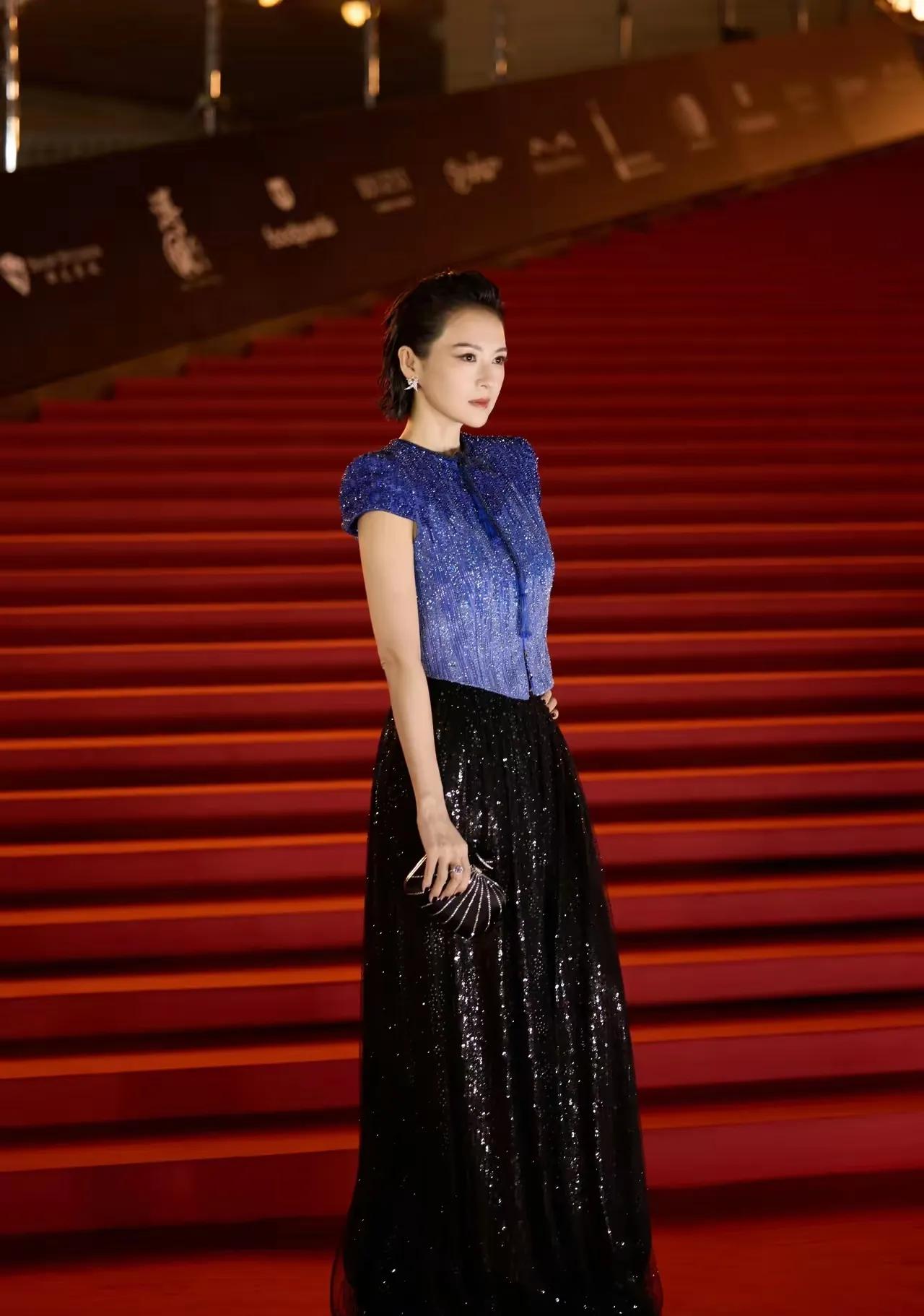 章子怡这波造型太绝了！又酷又性感，完全是红毯天花板级别。
 
章子怡 金像奖 红