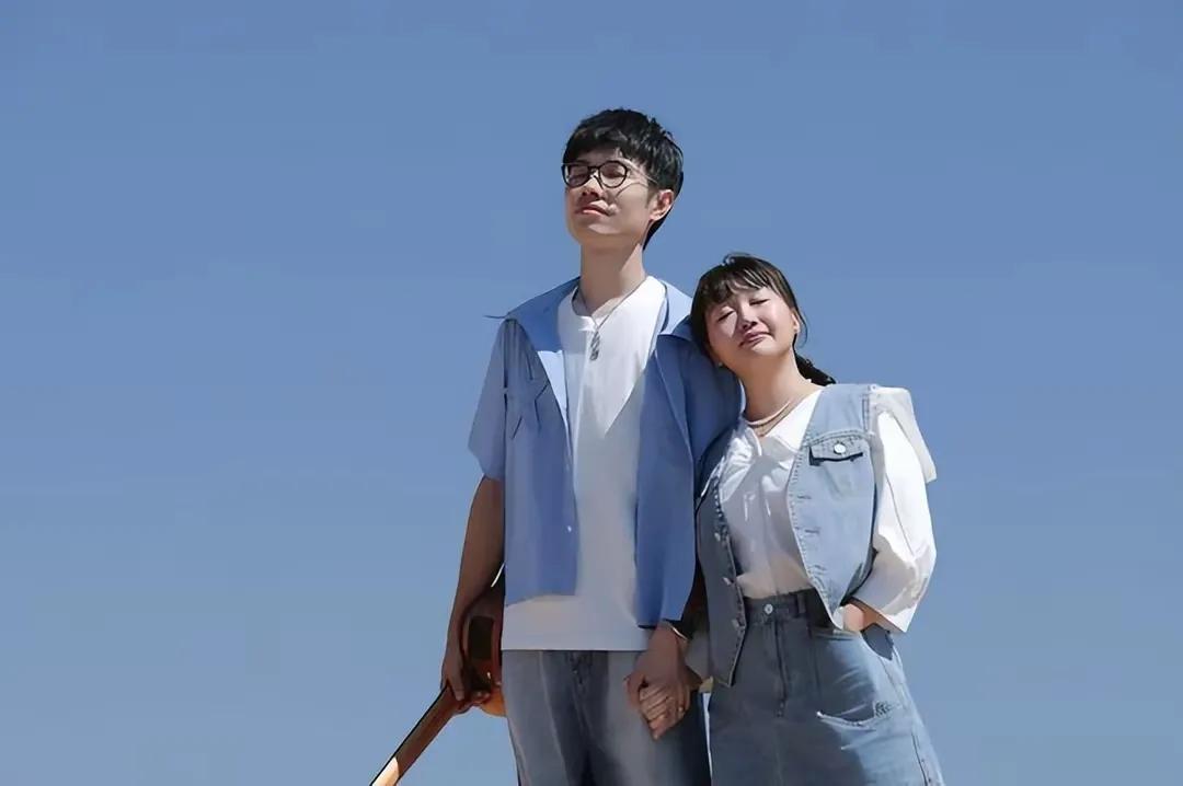 也不知道你们吵吵个什么劲儿？
人家两个人上完综艺以后身价倍涨。没准儿麦琳再出来带