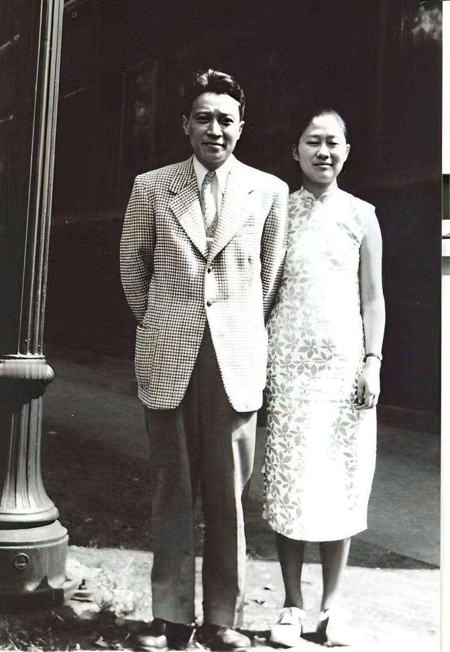 1933年，才华横溢的大才子钱钟书曾向燕京大学的著名校花赵萝蕤展开追求，谁知这位