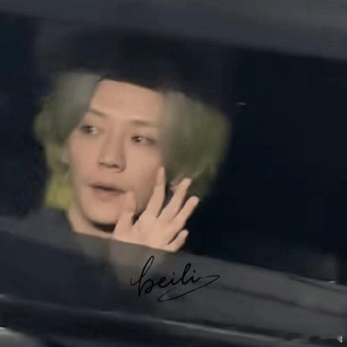 鹿晗素颜状态，这张脸应该不需要回什么吧鹿晗工作室 从没回过因为一直都在 ​​​