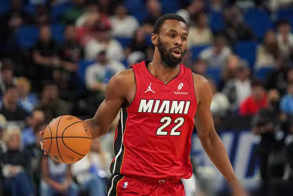 重磅消息！热火明确将交易维金斯、希罗！据美记Jake Fischer报道，热火确