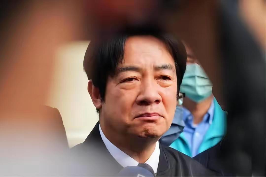 以史为鉴厉声质问赖清德：坐拥美援的蒋介石尚且惨败，你凭何螳臂挡车？
 
回望七十