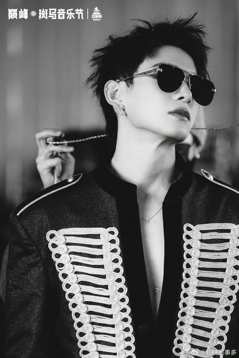 姚琛胸口形象管理啊啊啊论一个专业爱豆的形象管理程度，连胸口都有形象管理