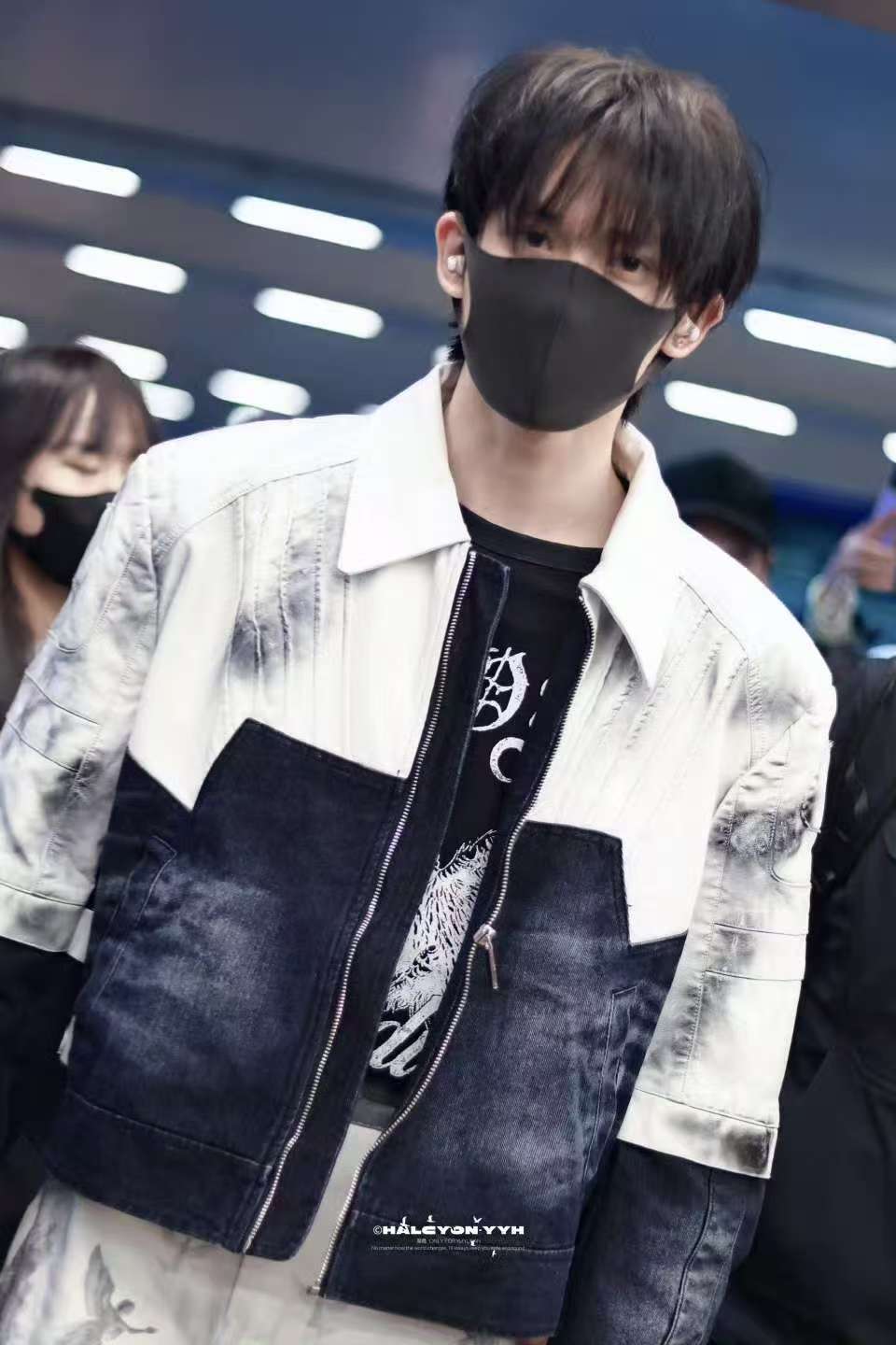 余宇涵肩宽 谁懂余宇涵肩宽的苏点！标准头肩比接近1:2.5的黄金比例，肩宽腰细大